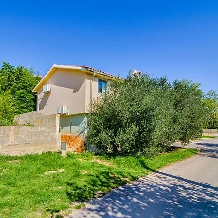 Apartment In With Terrace, Air Conditioning, Wi-fi *