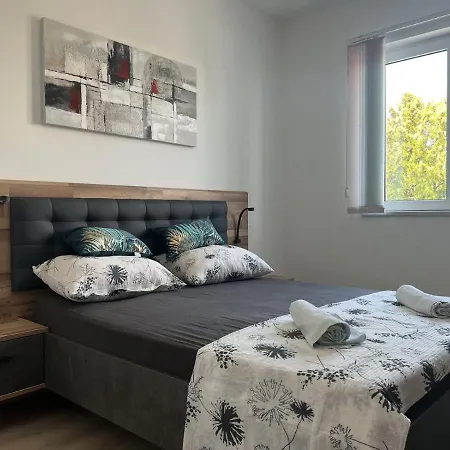 Lägenhet In With Terrace, Air Conditioning, Wi-fi Medulin
